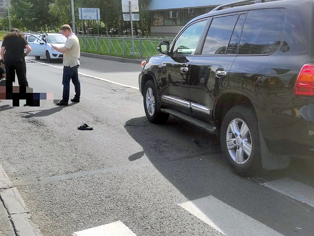 В Новокузнецком округе подросток на электросамокате врезался в Land Cruiser: ответственность понесут родители и бабушка