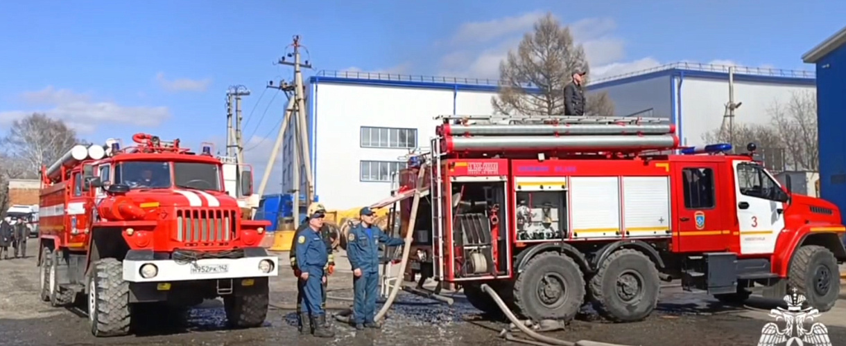 В Новокузнецке горел бокс НДРСУ: значительный ущерб, никто не пострадал (ФОТО)