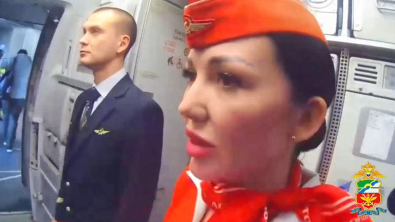 Кузбассовец устроил дебош в самолёте из Москвы после отказа в знакомстве