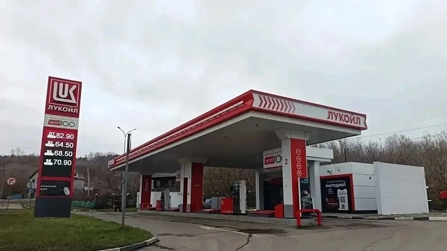 Сеть АЗС «Лукойл» в Кузбассе повторно снизила цены на бензин