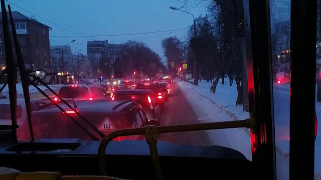 Стрельба по автобусам в Новокузнецке: водитель «гармошки» чудом не пострадал