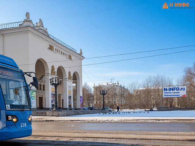 Кинотеатр «Октябрь»: 68 лет кино на Предмостной площади Новокузнецка