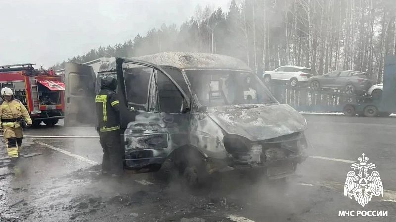 В Кузбассе сотрудники МЧС ликвидировали возгорание грузового автомобиля на трассе