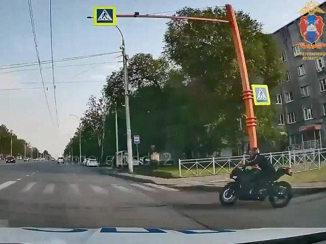 В Кемерове 19-летний без прав ушёл от инспекторов на электромопеде 3000 Вт