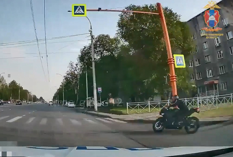 В Кемерове 19-летний без прав ушёл от инспекторов на электромопеде 3000 Вт