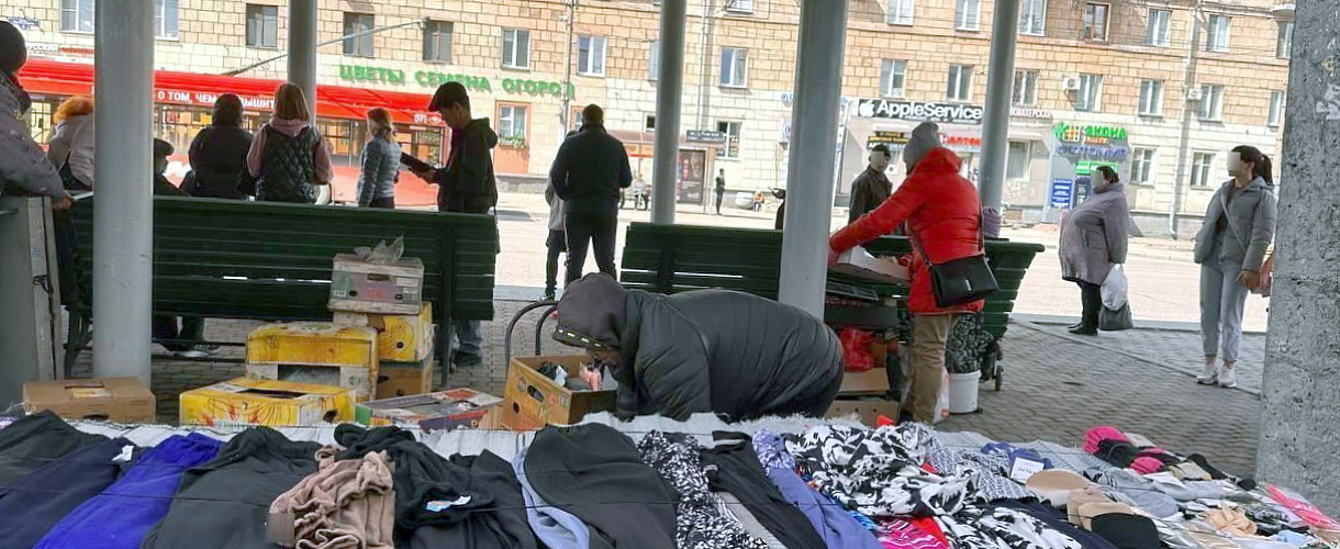 Нелегальная торговля у вокзалов Новокузнецка: мэрия пообещала рейд 24 апреля