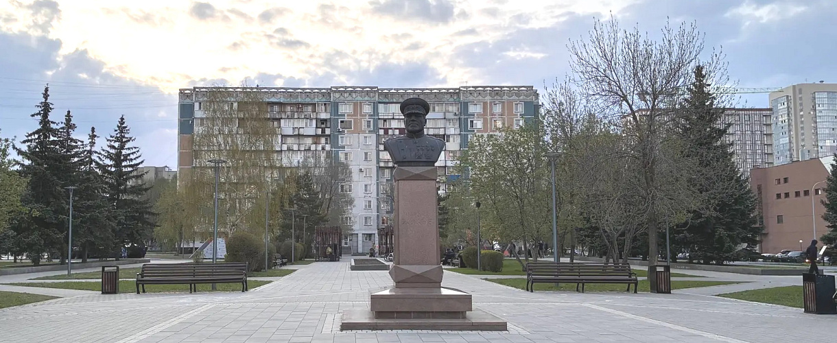 Сквер Маршала Жукова в Новокузнецке: история, достопримечательности, фото