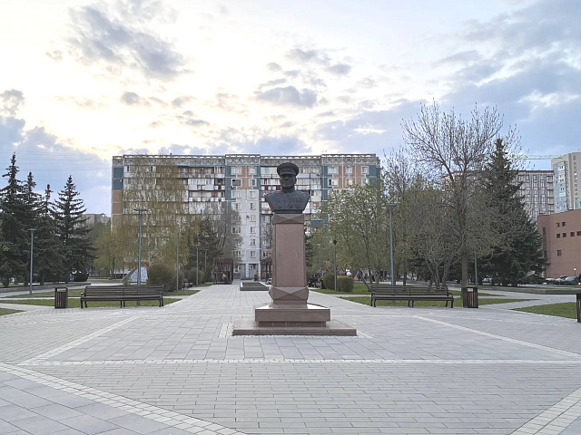 Сквер Маршала Жукова в Новокузнецке: история, достопримечательности, фото