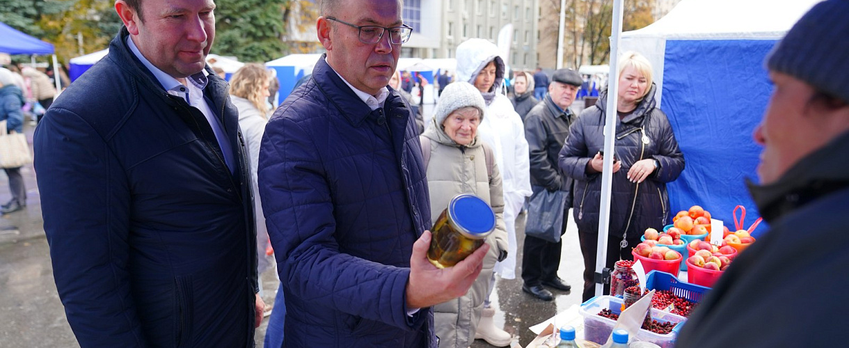 В Новокузнецке сегодня проходит Всероссийская ярмарка на площади Центрального района