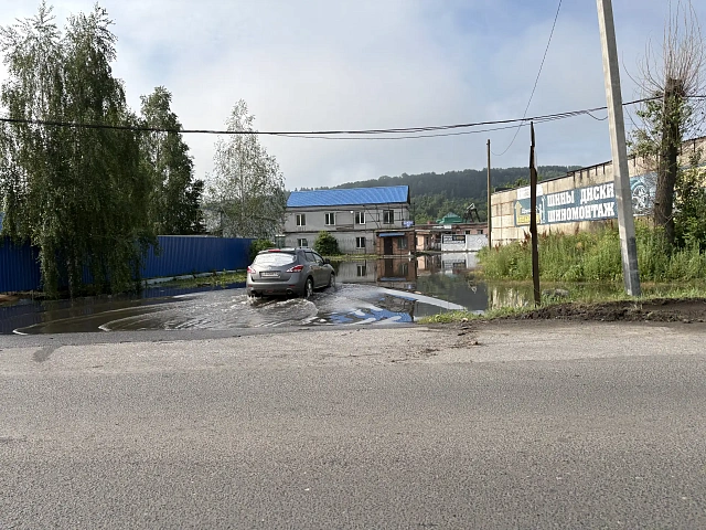 Субботний ураган в Новокузнецке: затопленные улицы, поваленные деревья и огромные пробки