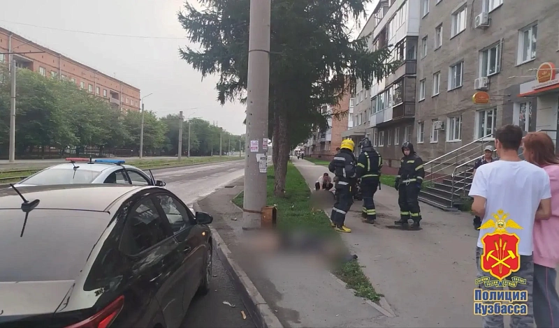 В Кемерове 17-летний подросток на кроссовом мотоцикле врезался в дерево и погиб