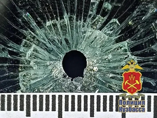 Дорожная перепалка закончилась стрельбой: таксистка обстреляла коллегу во дворе Новокузнецка