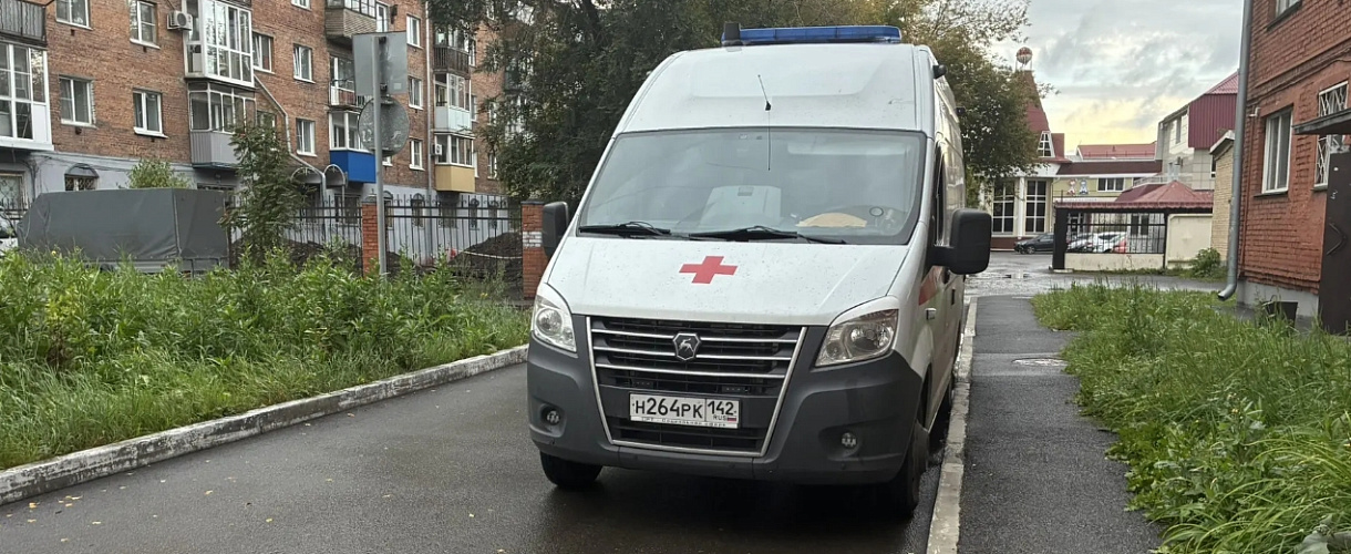В Новокузнецке пьяная женщина ударила фельдшера скорой помощи в глаз