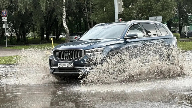Житель Новокузнецка отсудил 175 тысяч за гидроудар в луже, но сам оказался виноват на 60%