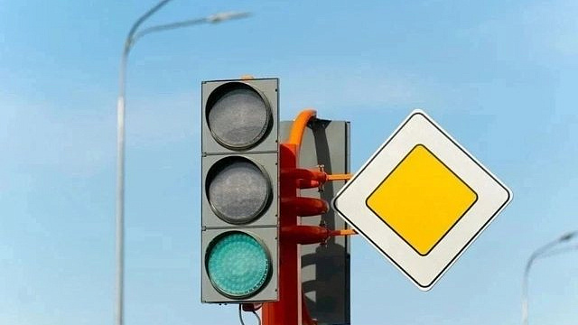 В Кемерове на три часа отключат светофор на пересечении проспекта Шахтеров и улицы Юрия Смирнова