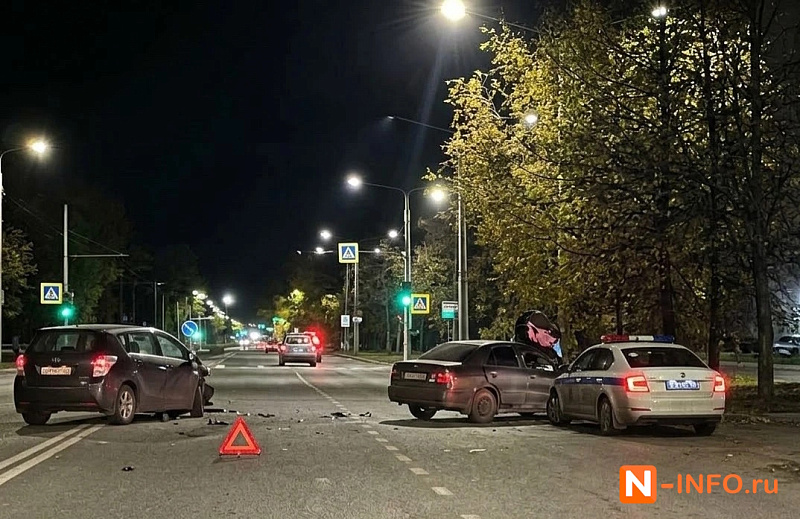 В Новоильинском районе на Косыгина жёстко столкнулись Toyota Verso и Nissan Almera