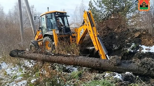В Анжеро-Судженске продолжают ремонт участков водопровода