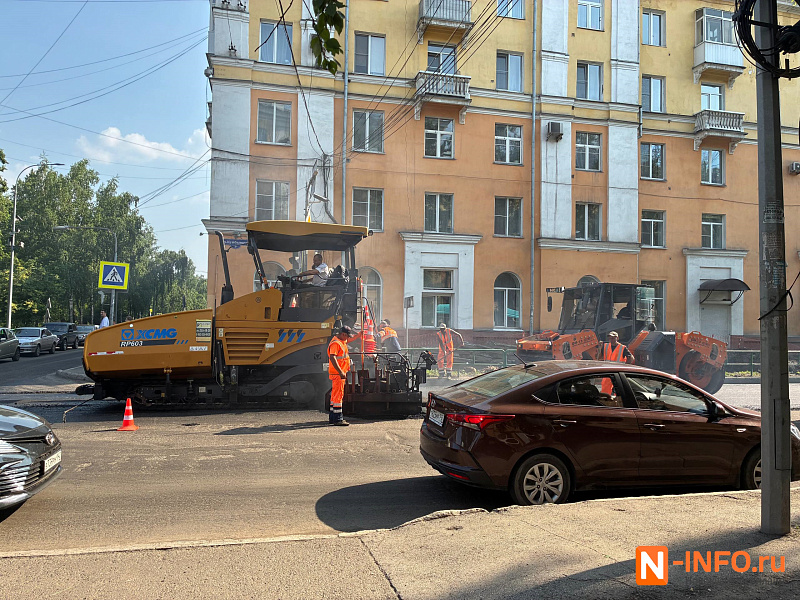 Ремонт на Куйбышева - Лазо: идёт укладка асфальта