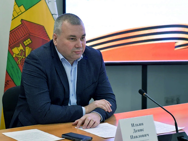 Денис Ильин рассказал, куда жаловаться, если горячая вода не появилась