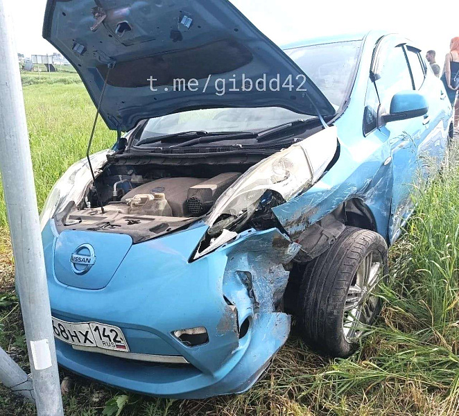 В Новокузнецком округе 25-летняя автоледи вылетела на встречку на повороте: пострадали 4 человека