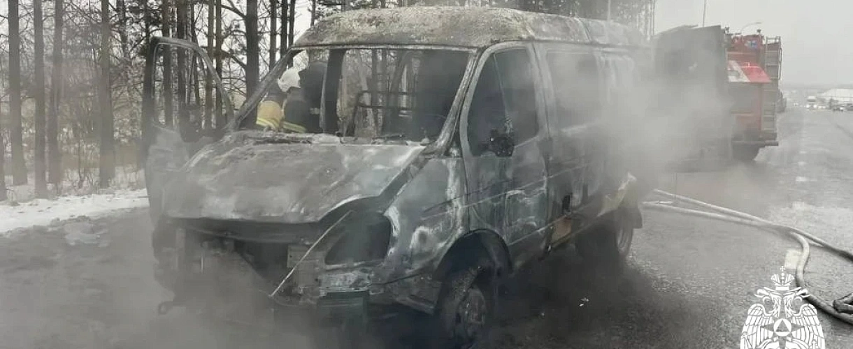 В Кузбассе сотрудники МЧС ликвидировали возгорание грузового автомобиля на трассе